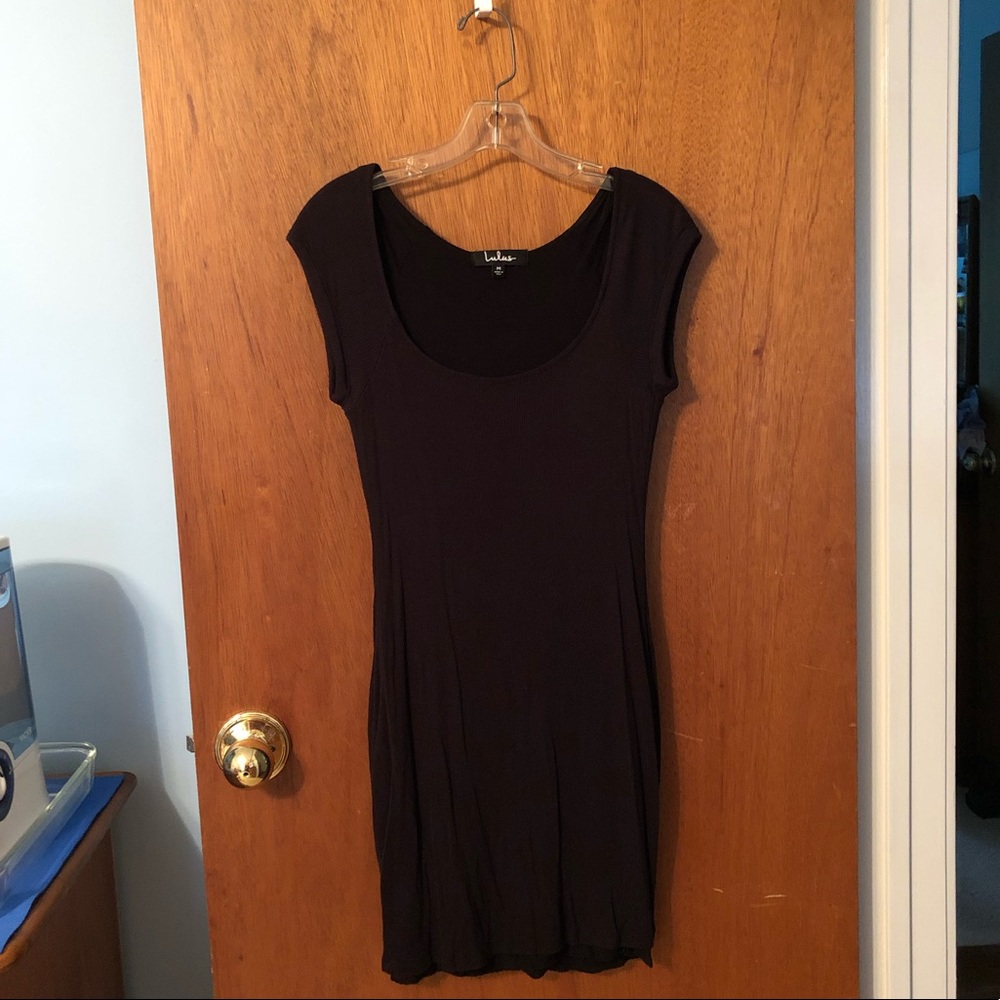 ❄️ LAST CHANCE ❄️ Lulu’s black bodycon dress
